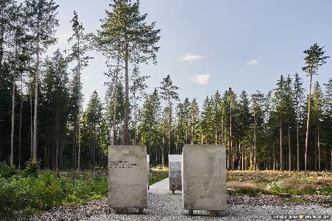 Gemeinde Mühldorfer_Hart Landkreis Mühldorf Massengrab (Dirschl Johann) Deutschland MÜ